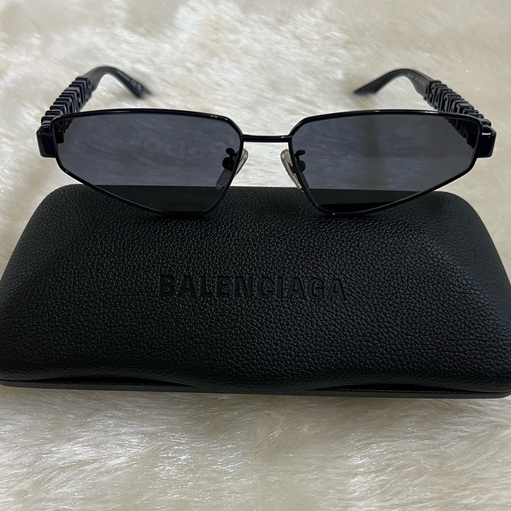 BALENCIAGA Cat-eye frame Sunglasses Navy Blue